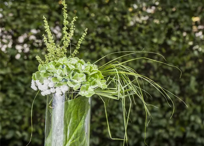 Vielfältiger Blumenschmuck zur Hochzeit