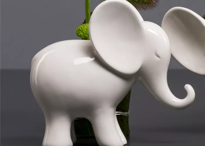 Dekoelefant Leon stehend creme